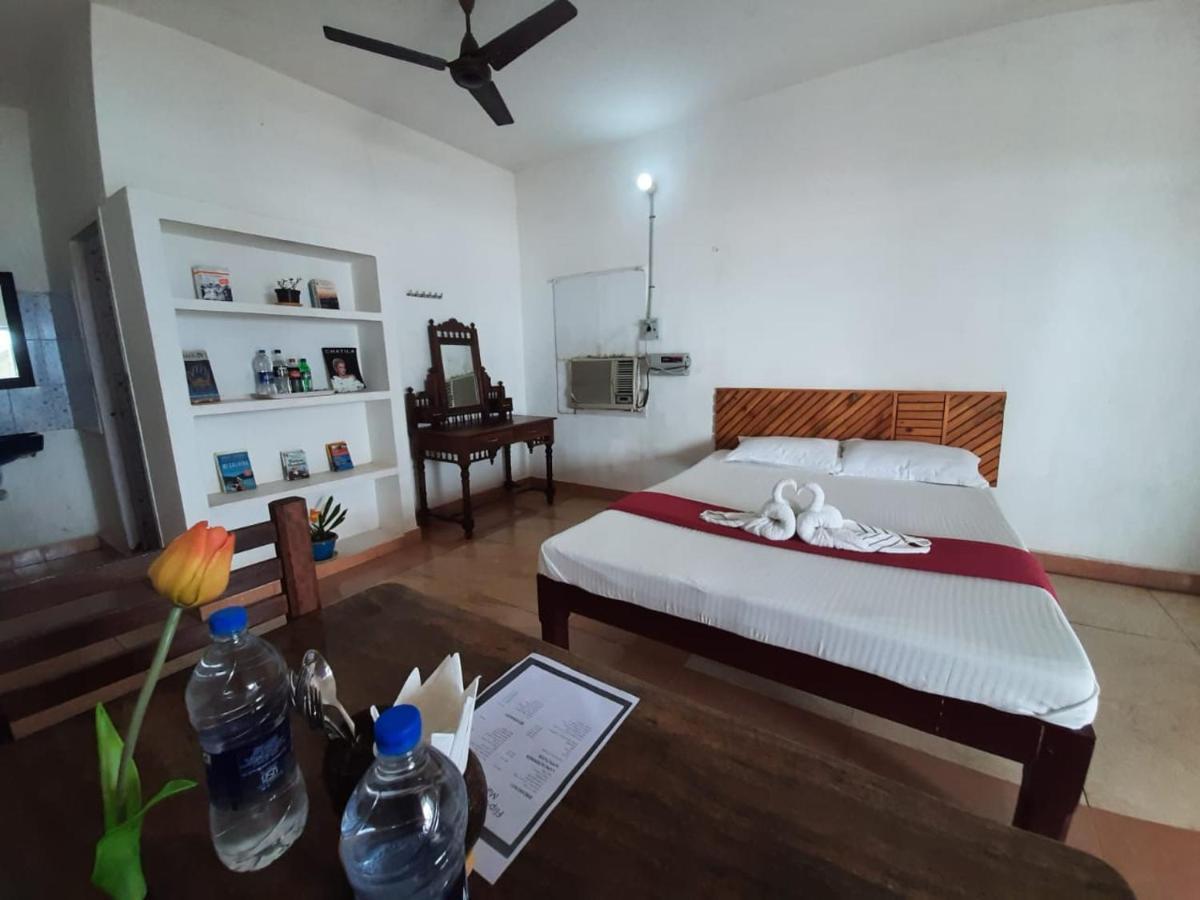 Flipflops Beach Shack Mahabalipuram Buitenkant foto